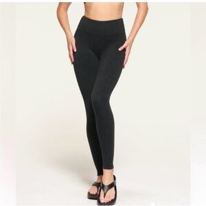 NWT SKIMS High Waist Outdoor Leggings in Washed Onyx. Size Small